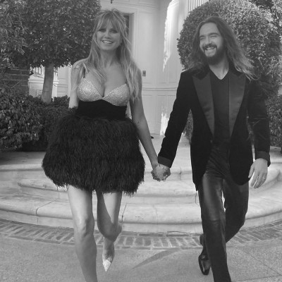 Η Heidi Klum ποζάρει όπως δεν την έχεις δει ξανά, και δεν αφήνει τίποτα στη φαντασία σου