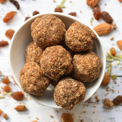 Vegan τρουφάκια με αμύγδαλο, από τον Γιώργο Τσούλη