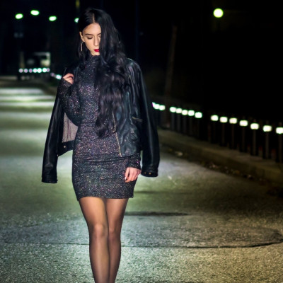 Με αυτά τα glitter φορέματα θα ξεχωρίσεις στα γιορτινά πάρτι