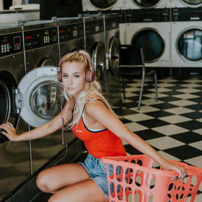 Ποιος είναι τελικά ο σωστός τρόπος να πλένεις τα ρούχα σου στο χέρι;