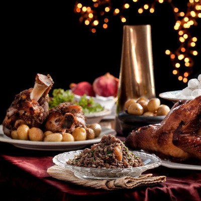 Πώς θα οργανώσεις μόνη σου το πιο νόστιμο, γιορτινό τραπέζι στο σπίτι