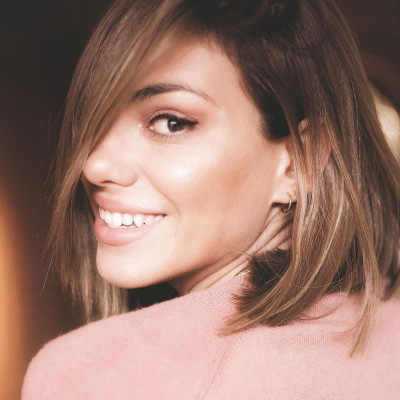 Η Ευρυδίκη Βαλαβάνη ποζάρει με το πιο σέξι φόρεμα που έχεις δει