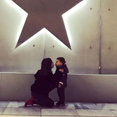 Αναγνωρίζετε τα αδέλφια της φωτογραφίας; Είναι παιδιά γνωστής Ελληνίδας παρουσιάστριας (pics)