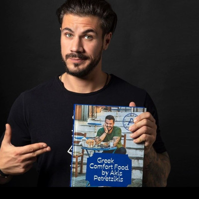 Μας συγκίνησε ο Άκης Πετρετζίκης: Ο γάμος και η τρυφερή αφιέρωσή του (photo)