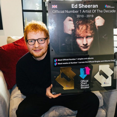 Ο Ed Sheeran είναι ο καλλιτέχνης της δεκαετίας και από εμάς είναι ένα μεγάλο ναι