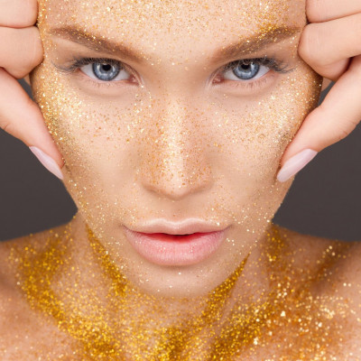 Nefertiti's Touch: Η πλήρης ανανέωση και λάμψη του προσώπου