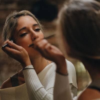 Ανακαλύψτε τα 2 must-haves για ένα συγκλονιστικό make-up look