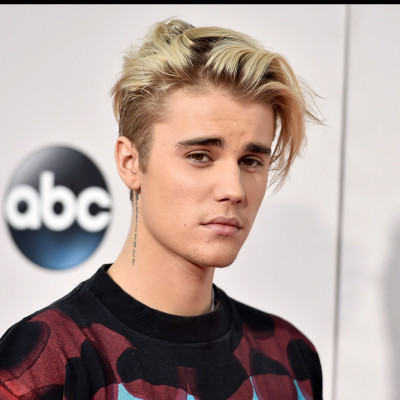 Δε φαντάζεσαι σε τι αναφέρονται τα τραγούδια του νέου άλμπουμ του Justin Bieber