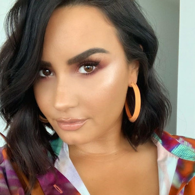 Demi Lovato: Οι fans συγκρίνουν την ερμηνεία της με της Ariana Grande. Μάντεψε ποια είναι καλύτερη