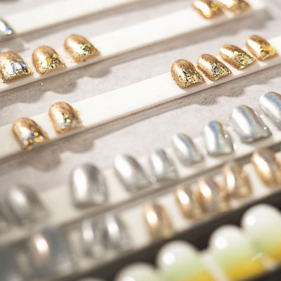 Χμμμ… Το πιο όμορφο glam χρώμα για το μανικιούρ των γιορτών δεν είναι το χρυσό!