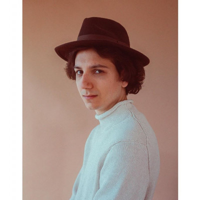 Anson Seabra: Γνώρισε το νέο σου κόλλημα μέσα από το καινούριο του single «Trying My Best»