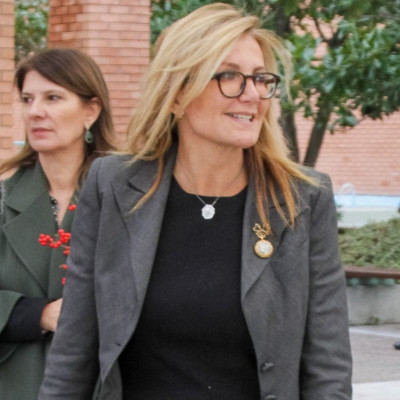 Μαρέβα Μητσοτάκη: Η εντυπωσιακή εμφάνιση και η συγκινητική συνάντησή της με παιδιά (photos)