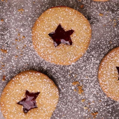 Μπισκότα με μαρμελάδα βατόμουρο
