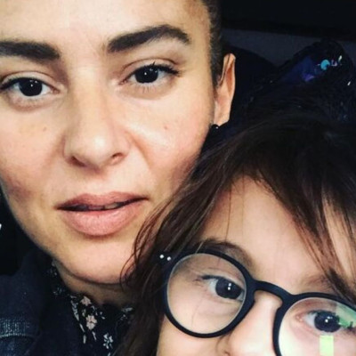 Ζενεβιέβ Μαζαρί: Η τρυφερή φώτο με τα παιδιά της & οι ευχές της για τις γιορτές (pics)