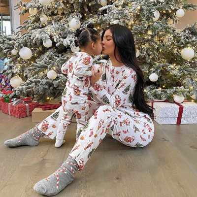 Kylie Jenner: Φτιάχνει μπισκότα για τον Άγιο Βασίλη με την κόρη της Stormi και μάθαμε τη συνταγή