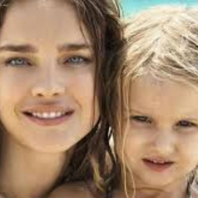 Ποιοι διάσημοι απέκτησαν παιδιά όταν ακόμα ήταν στην εφηβεία (vid)