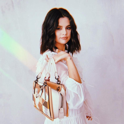 Selena Gomez: Δεν θα πιστεύεις μόλις μάθεις με ποια διάσημη ηθοποιό έχει κόλλημα η Selena