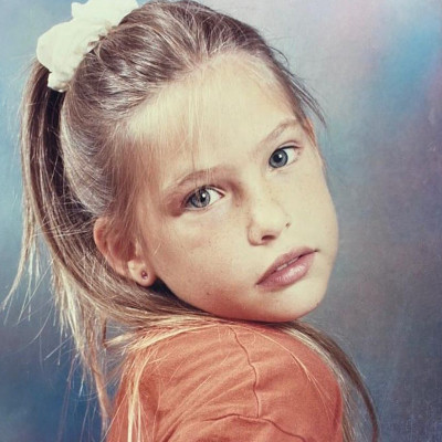 Αναγνωρίζεις το κοριτσάκι της φωτογραφίας; Είναι διάσημο supermodel & μαμά τριών παιδιών