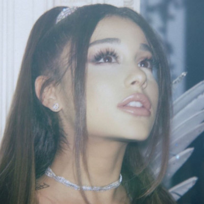 Ariana Grande: Η ανακοίνωση της για το 2020 είναι αυτό που ήθελες για να πάει καλά η χρονιά