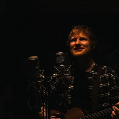 «Underdog» : Η νέα super συνεργασία του Ed Sheeran με γνωστή τραγουδίστρια που δεν σου πάει το μυαλό