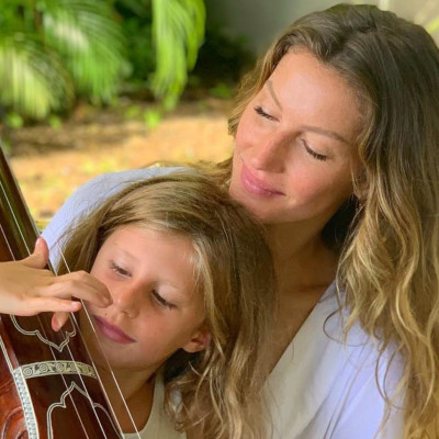 Gisele Bündchen: Μαμά και κόρη μοιάζουν σαν δυο σταγόνες νερό - Οι φώτο που πρέπει να δείτε (pics)