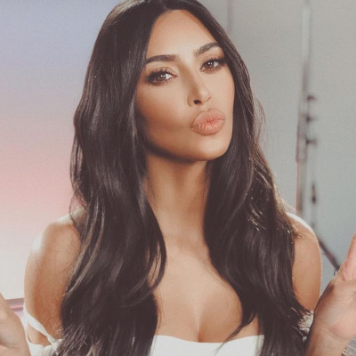 Είδες πώς είναι σήμερα η Kim Kardashian; Άλλαξε εντελώς τα μαλλιά της και το Instagram ενθουσιάστηκε