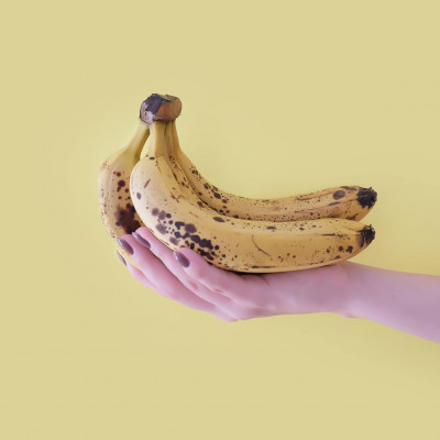 Το μυστικό για να κάνεις τις μπανάνες σου να κρατήσουν βρίσκεται στο ντουλάπι της κουζίνας