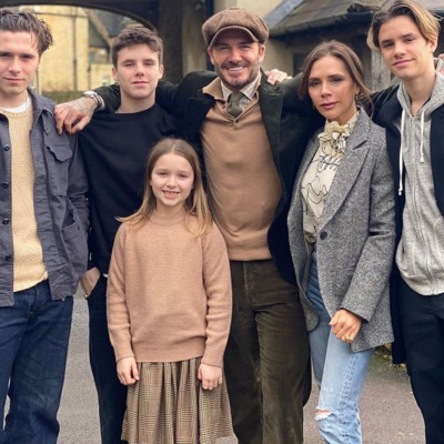 David Beckham: Φωτογραφίες & βίντεο που δείχνουν πόσο υπέροχη οικογένεια έχει (pics+vid)