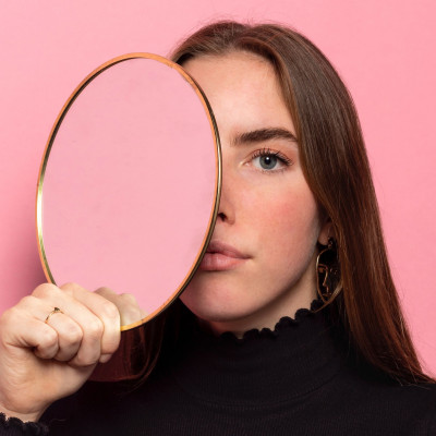 Γιατί δεν πρέπει να σπας ΓΙΑ ΚΑΝΕΝΑ ΛΟΓΟ τα σπυράκια στο πρόσωπό σου;