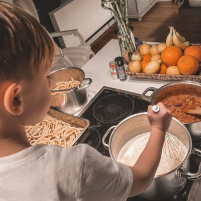 Διάσημες Ελληνίδες μαμάδες που λατρεύουν να μαγειρεύουν με τα παιδιά τους (pics)