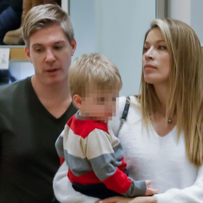 Μαριέτα Χρουσαλά-Λέων Πατίτσας: Για ψώνια με τα παιδιά τους – Τι αγόρασε στον σύζυγό της; (photos)