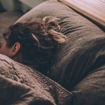 Με αυτά τα 3 tricks θα ξεχάσεις κάθε δυσκολία που έχεις στον ύπνο και θα κοιμηθείς σαν πουλάκι