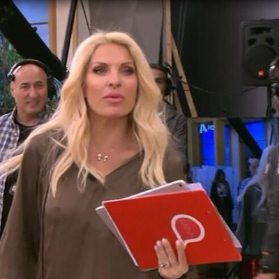 Ελένη Μενεγάκη: Τα χάσαμε με το σέξι πλάνο της, εσείς; (Video & Photos)