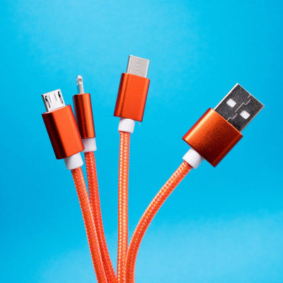 Βρήκαμε τον πιο cool τρόπο να φτιάξεις τον χαλασμένο φορτιστή σου