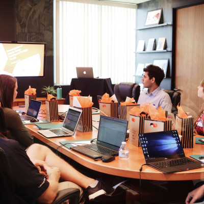 3 φράσεις που δείχνουν έλλειψη αυτοπεποίθησης στη δουλειά