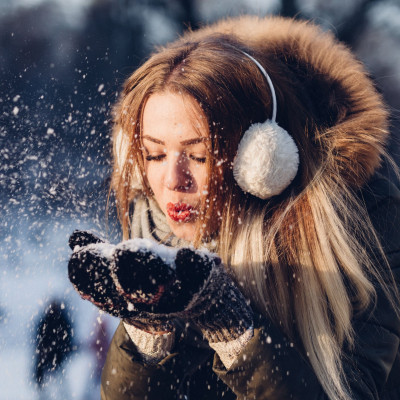 Πώς θα ντυθείς χωρίς να μοιάζεις με «κρεμμύδι» τις κρύες ημέρες του χειμώνα