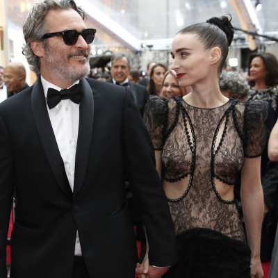 O Joaquin Phoenix κι η Rooney Mara είναι αυτό που λες «couple goals»