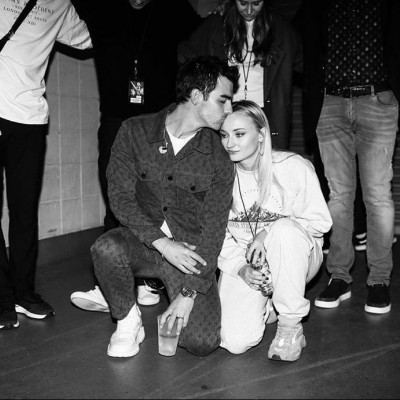 Game of Thrones fans, την προσοχή σας: H Sophie Turner κι ο Joe Jonas περιμένουν το πρώτο τους παιδί