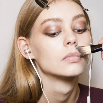 Πώς θα εφαρμόσω τέλεια το foundation; Μας ρώτησες και απαντάμε!