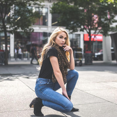 Αντίο skinny jeans! Αυτά είναι τα παντελόνια που θα φοράμε φέτος