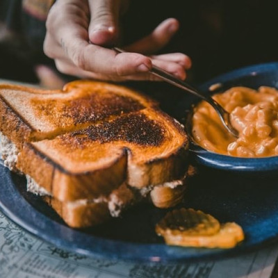 Το κόλπο για να φτιάξεις το τέλειο γαλλικό τοστ -ακα αυγόψωμο- μέσα σε 5 λεπτά