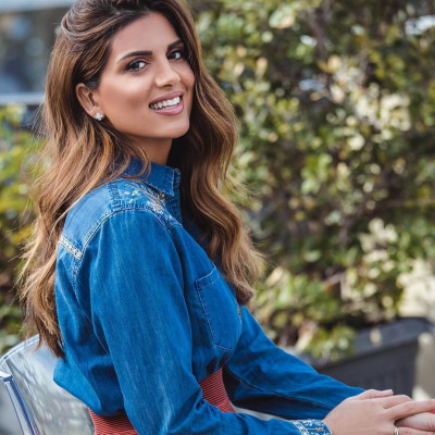 Η Σταματίνα Τσιμτσιλή σού δείχνει πώς να φορέσεις το κοστούμι με τον πιο sexy τρόπο