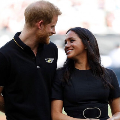 Ηθοποιός πέρασε τον πρίγκιπα Harry για τον Sheeran και τώρα τον προσκαλεί με τη Meghan σε δείπνο