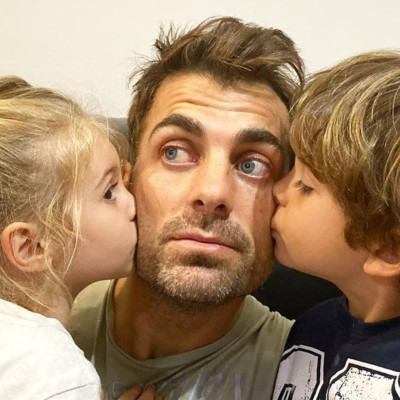 Στέλιος Χανταμπάκης: Έτσι περνά το χρόνο του με τα παιδιά στο σπίτι (pics+vid)