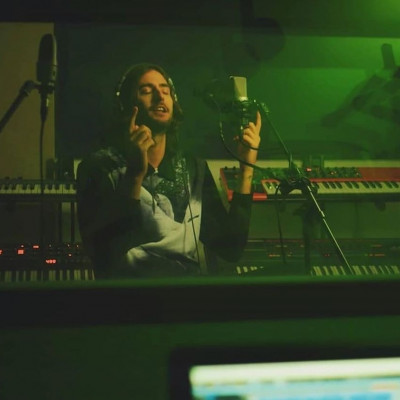 Ν.Ο.Ε.: Ο πιο κούκλος rapper κυκλοφόρησε τραγούδι κι είναι το Νο2 στα trends