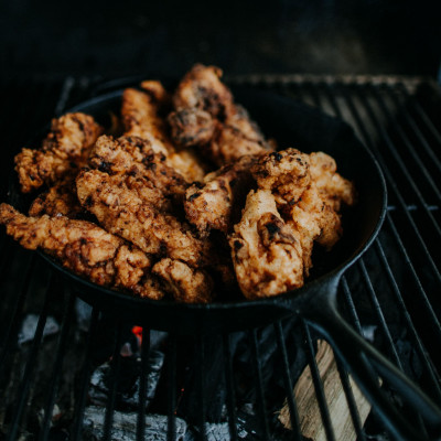 Κάνεις διατροφή; Πώς θα τσικνίσεις χωρίς να πάρεις γραμμάριο