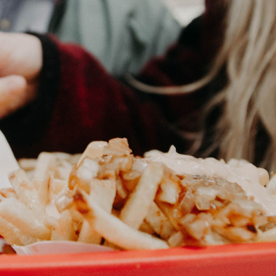 Το κόλπο με το μπολ νερού για να φτιάξεις τις πιο τραγανές πατάτες