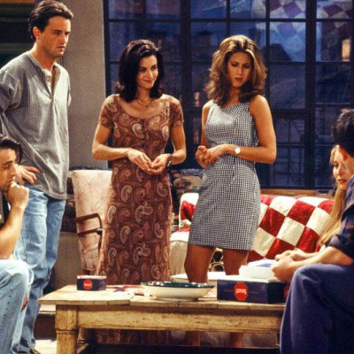 Η Jennifer Aniston αποκάλυψε το reunion των FRIENDS, και το Twitter έπαθε πανικό!