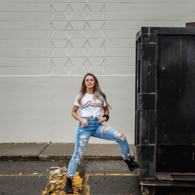 Mε αυτά τα έξυπνα tricks θα δείχνεις ψηλότερη στις φωτογραφίες και στην πραγματική ζωή