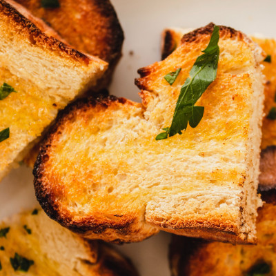 Είναι πιθανό να έφτιαχνες τοστ με τον λάθος τρόπο όλα αυτά τα χρόνια: Τα 5 μυστικά που θες να ξέρεις